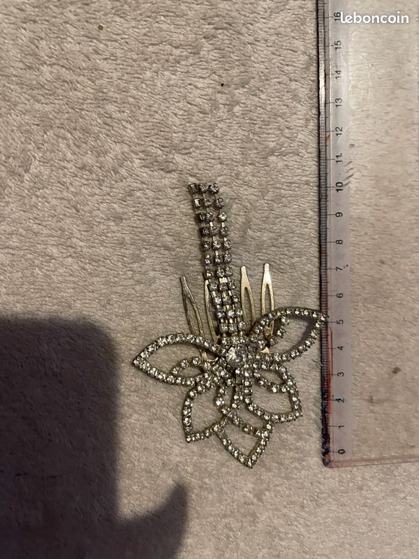 Bijoux de Cheveux, peigne style fleur ou couronne en strass (image 11)