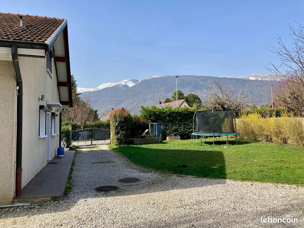 Maison 6 pièces 130 m² · à Cessy · 130 m² · 3 300 €/mois