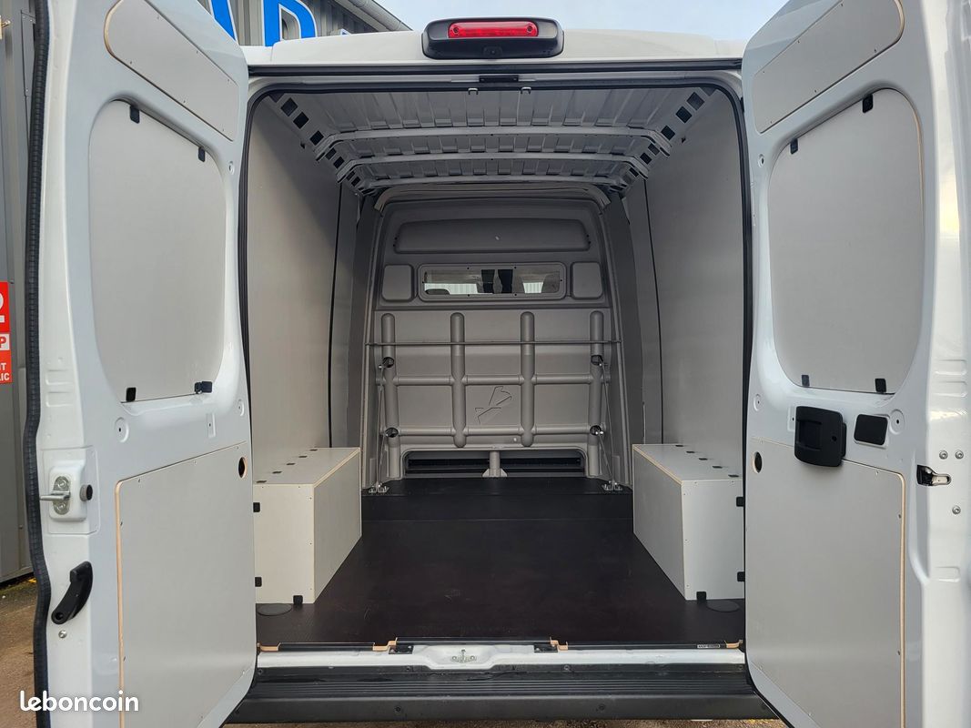FIAT DUCATO MY26 L-H2 ( L3H2 ) 3.5 FOURGON 140 CH PACK TECHNO 7’’ CABINE APPROFONDIE FIXE 07 PLACES NEUF avec HABILLAGE BOIS COMPLET + CAMÉRA DE RECUL + SUSPENSION RENFORCÉE ( Prix Vente 34 990 HT ) (image 4)