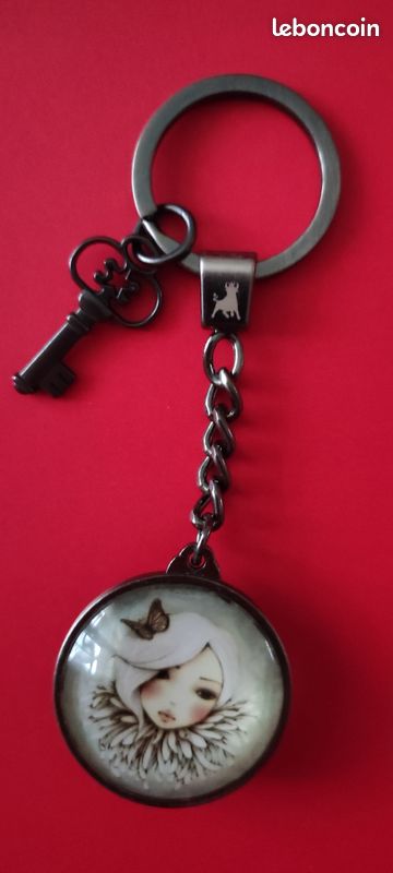 étui à lunettes et porte clés pendentif santoro neuf.Pas d'envoi (image 4)