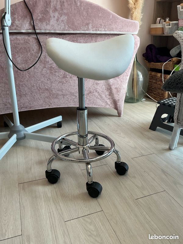 Tabouret esthétique (image 1)