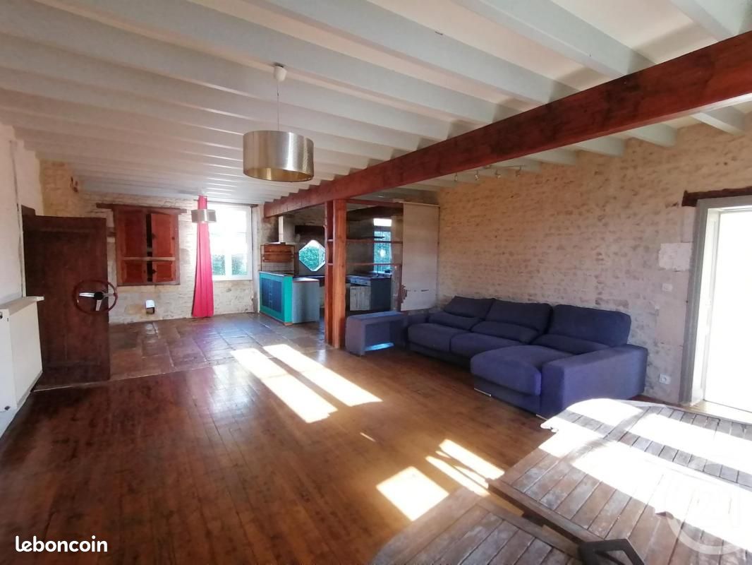 Maison 12 pièces 343 m² - Valdelaume 79110 Pioussay (image principale 5)