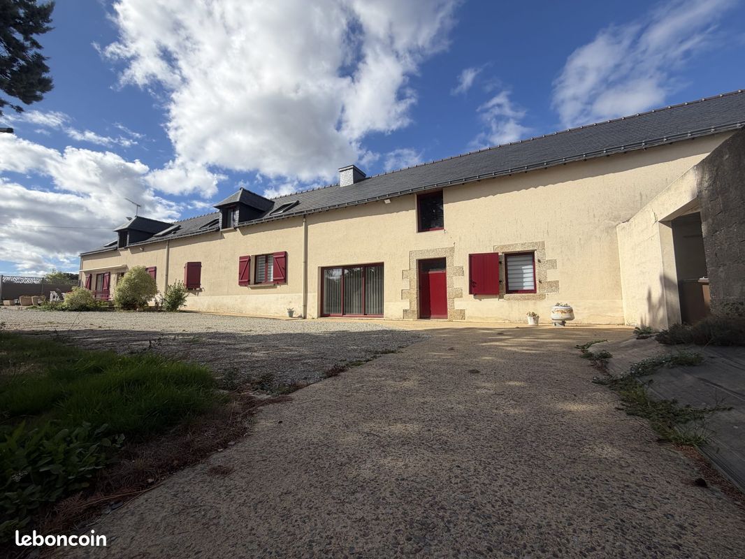 Maison 10 pièces 230 m² · à Sainte-Marie · 230 m² · 450 000 €