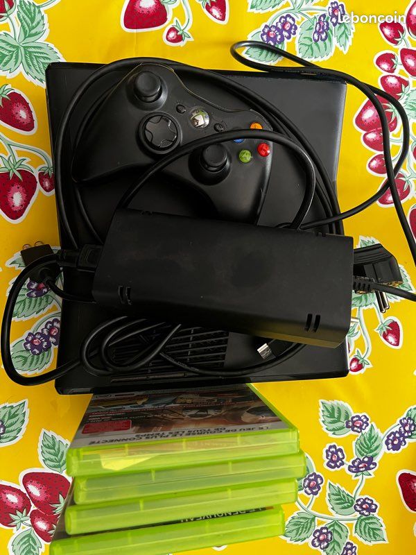 Pack Xbox 360 Slim 250 Go + 15 Jeux - Console Noire - Très Bon état - HDMI, Wi-Fi
