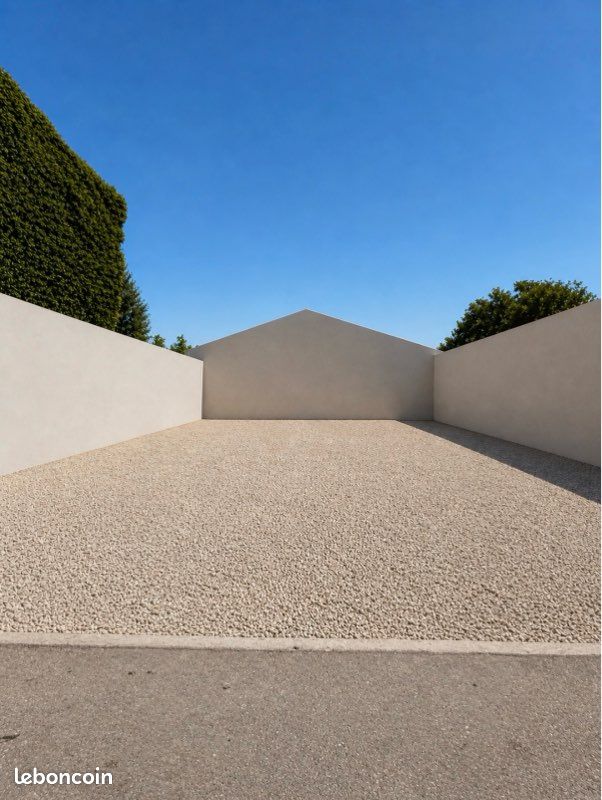 Terrain constructible avec permis · à Sénas · 300 000 €