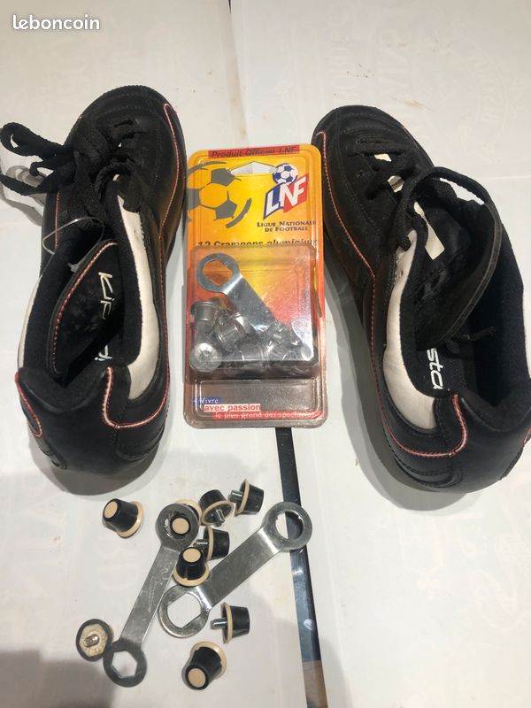 Paire De Chaussures De Foot Anciennes Sarrat Lienne - Taille 42, Très Bon état