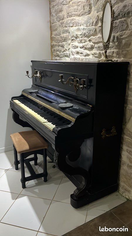 Piano (image 2)