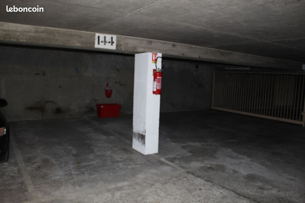 Parking 11 m² · à Paris · 11 m² · 125 €