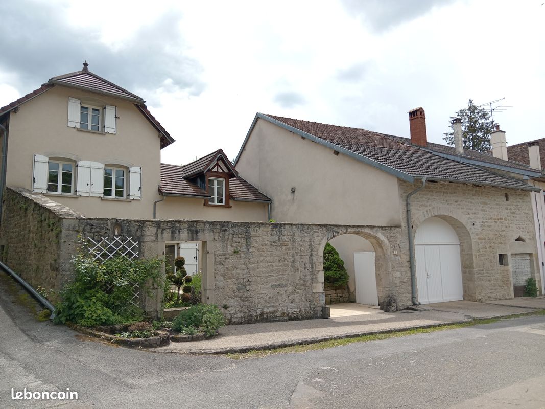 Maison 5 pièces 142 m² · à Chamole · 142 m² · 280 000 €