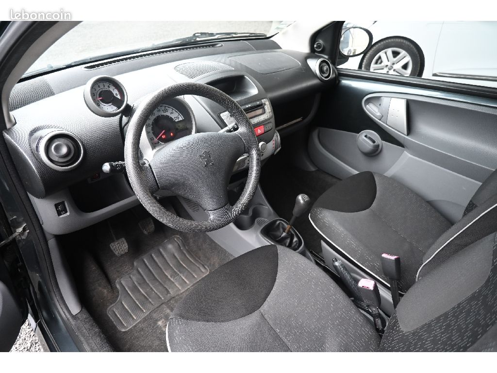 Peugeot 107 1.0e 12V 68ch BLUE LION Trendy (image 7)