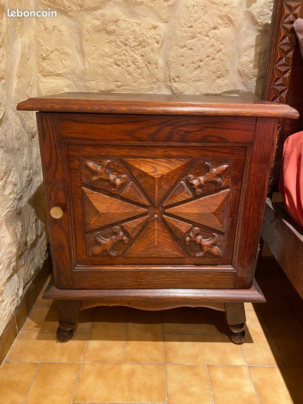 Table de nuit en bois (image 1)