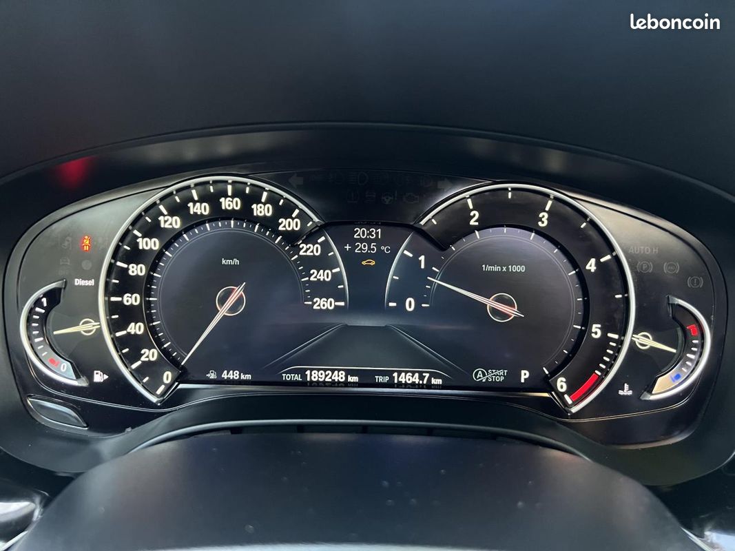 BMW SERIE 5 530d xDrive - BVA Sport Steptronic BERLINE G30 F90 Luxury PHASE 1 (image 25)