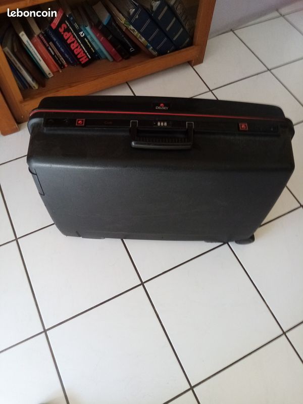 Valise Delsey avec combinaison (image 1)