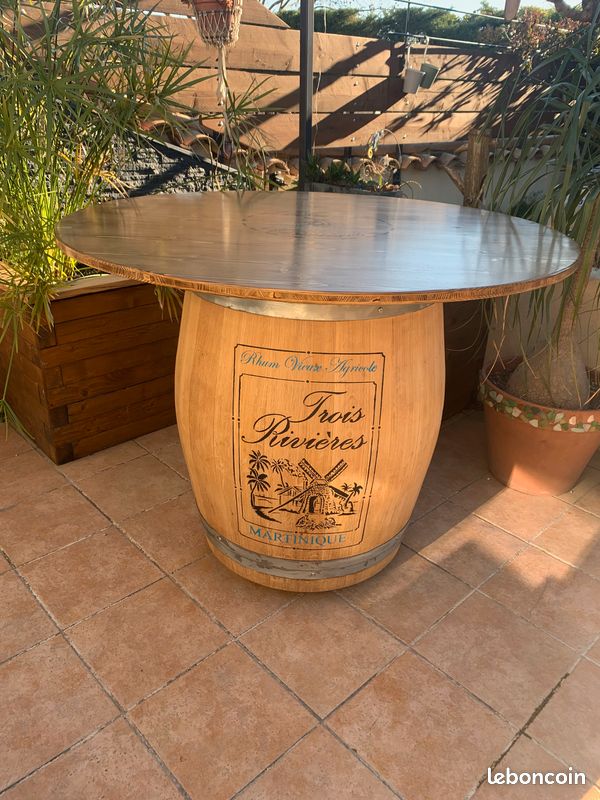 Location tonneau mange-debout avec plateau - Tonnellerie Manceau
