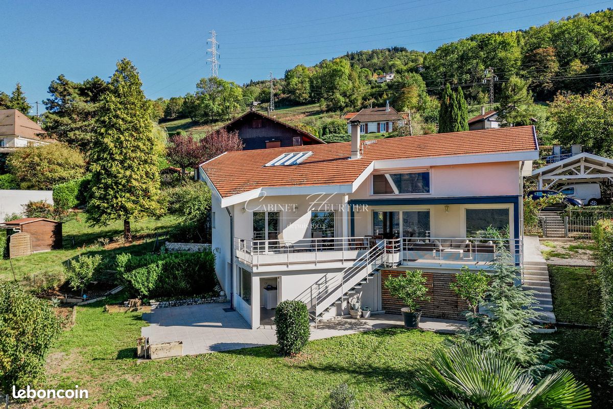 Maison 5 pièces 236 m² · à Froges · 236 m² · 649 000 €