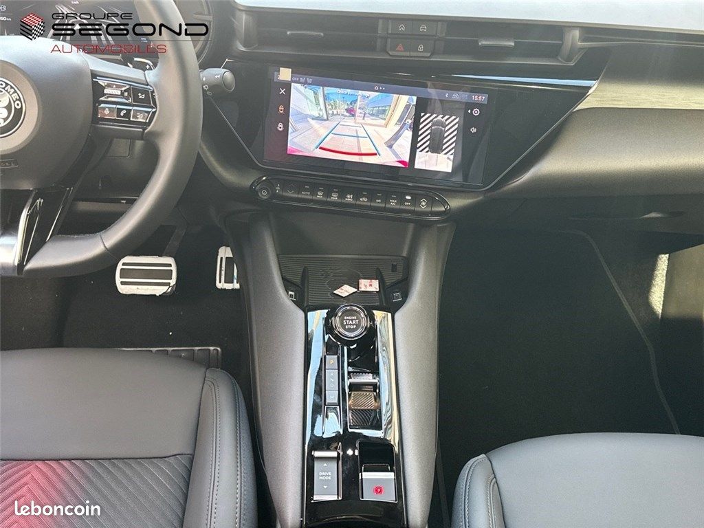 Alfa Romeo Junior 1.2 IBRIDA 145 CH EDCT6 Q4 Premium (image 13)