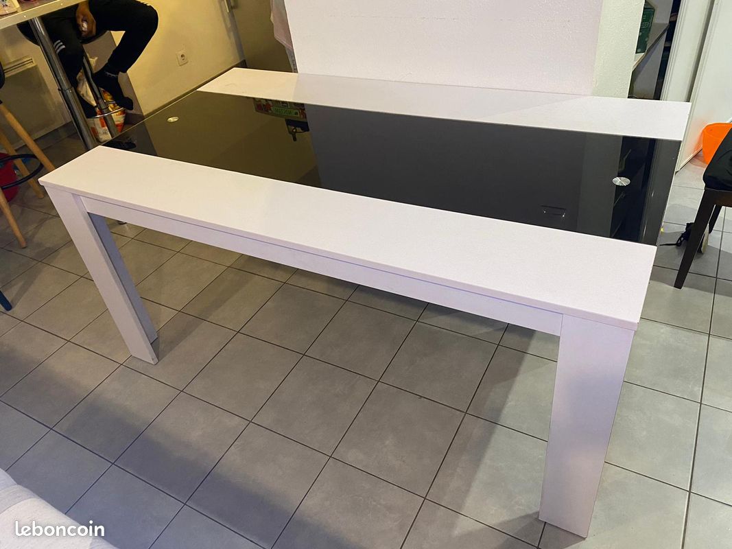 Table (image 3)