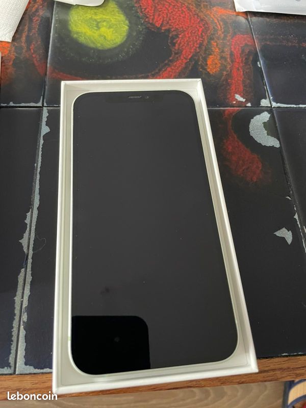 IPhone 12 vert 128Go parfait état (image 1)