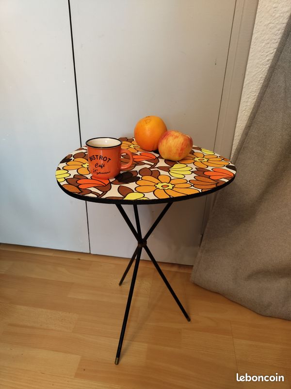 Table d'appoint année 50 relooké (image 1)