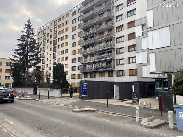 https://img.leboncoin.fr/api/v1/lbcpb1/images/b0/ab/6b/b0ab6bf7a3173475bc9fb55431b477c6fc391e66.jpg?rule=ad-image