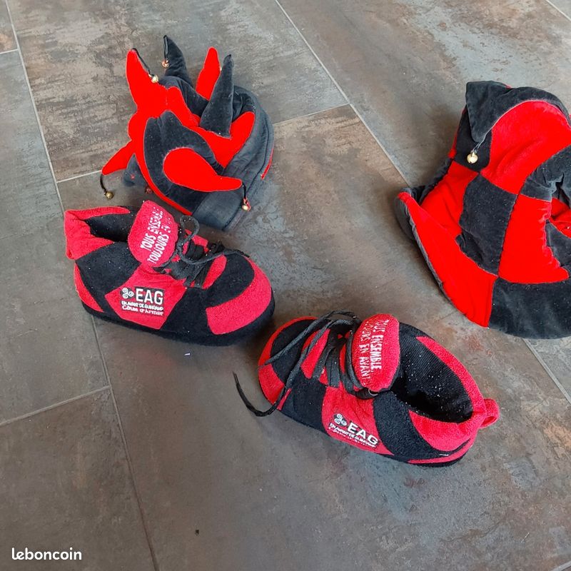 Lot de 2 chapeaux et 1 paire de chaussons EAG (image 3)