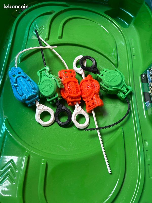Lot 16 toupies bayblade 5 chargeur et 2 arènes (image 3)
