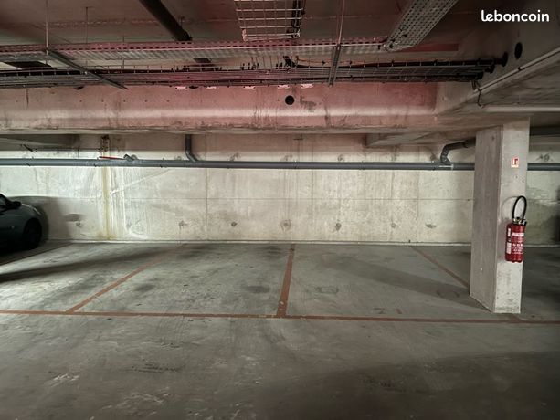 Place de parking sous-sol sécurisé