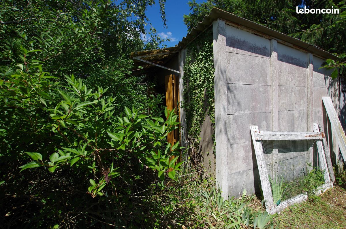 Petite dépendance sur terrain de loisirs · à Château-Renard · 17 000 €