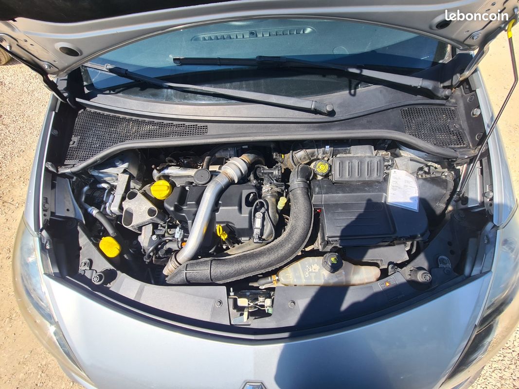 RENAULT CLIO III dCi 105 eco2 Dynamique (image 16)
