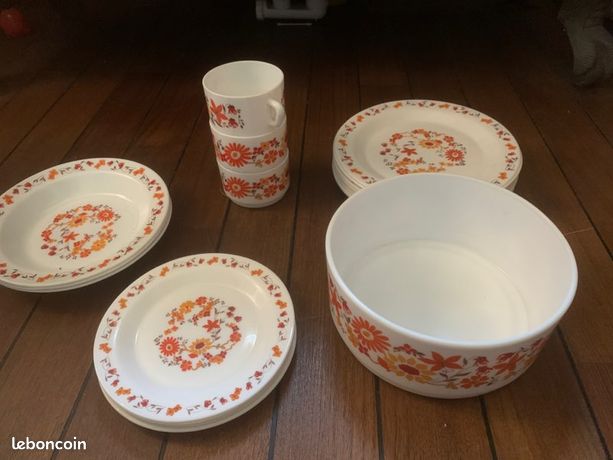 LOT DE 6 assiettes à dessert ARCOPAL France motif iris EUR 11,00