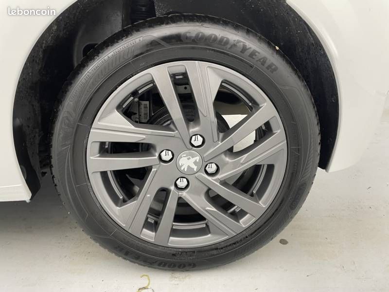 Peugeot 208 PureTech 100 S&S BVM6 Style (image 16)