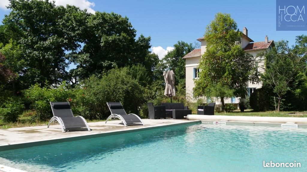 Maison 10 pièces 325 m² · à Montrond-les-Bains · 325 m² · 599 000 €