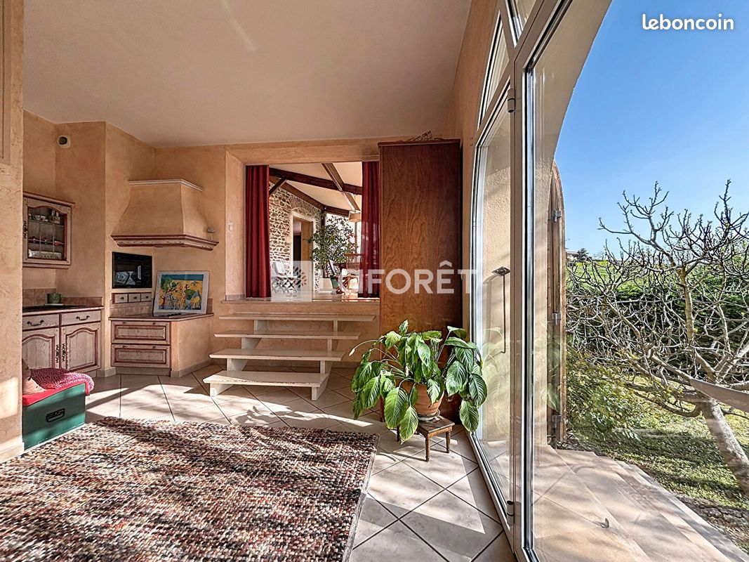 Maison 8 pièces 277 m² · à Blacé · 277 m² · 529 000 €
