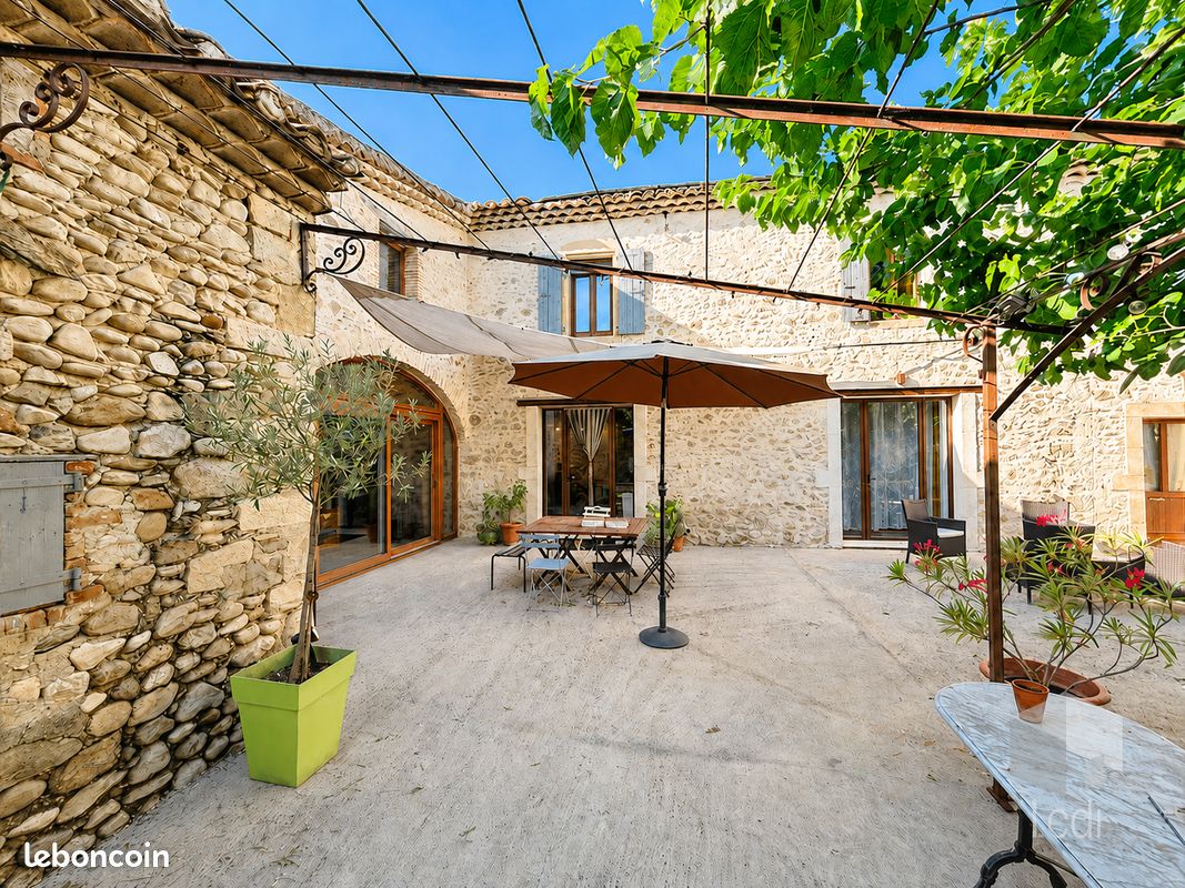 Maison 8 pièces 240 m² · à Saint-Gervais-sur-Roubion · 240 m² · 589 000 €