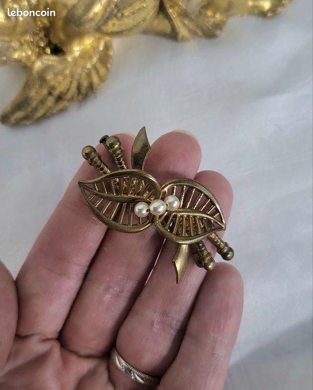 Broche Vintage En Métal Doré - Accessoire Fantaisie Rétro Pour Tous Les Looks