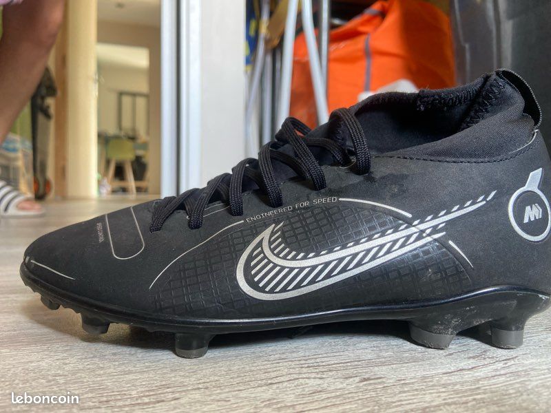 Chaussures de foot nike taille 38 (image 1)
