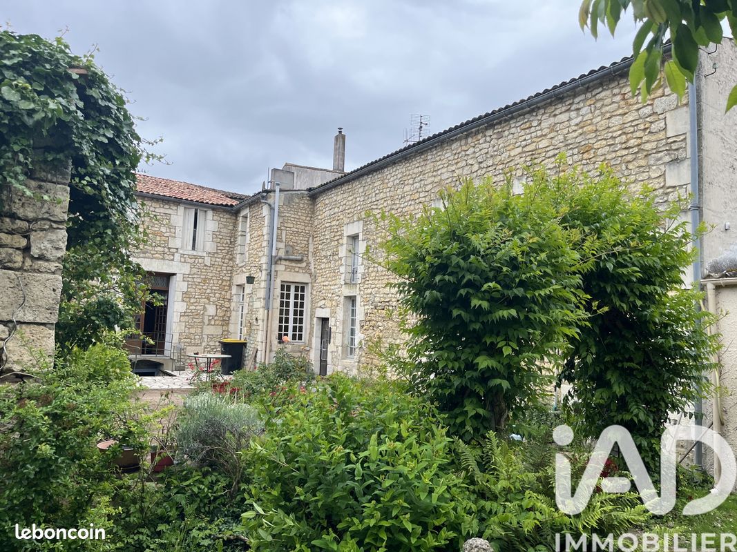 Maison 7 pièces 207 m² · à Le Gua · 207 m² · 328 000 €