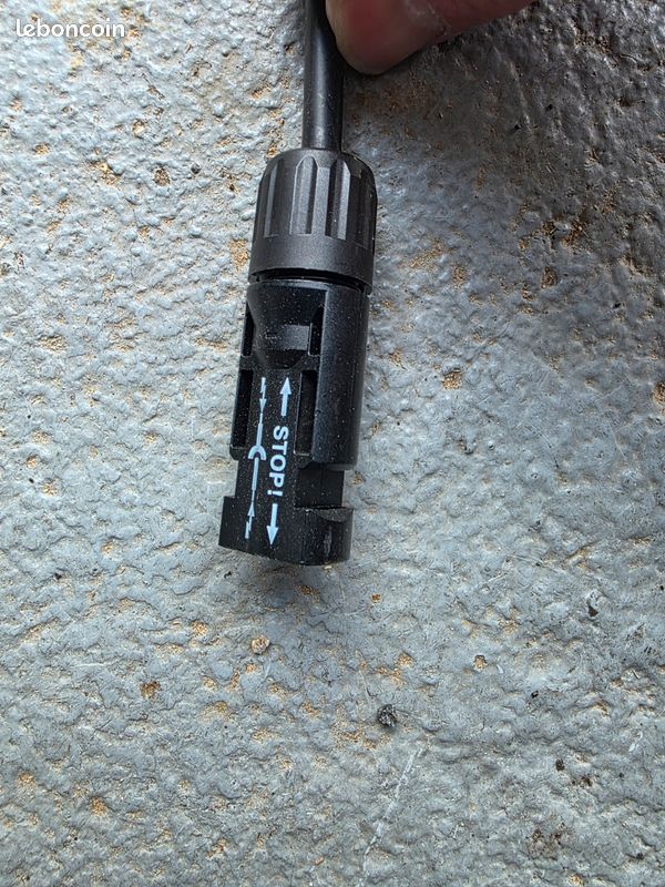 Câble Adaptateur MC4 Vers DC 5,5x2,1mm Revolt Pour Panneaux Solaires Jusqu'à 240W - 1,5m IP65