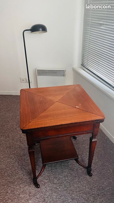 Table d'appoint vintage en bois avec détails sculptés (image 6)