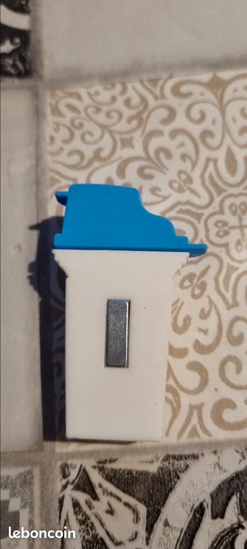 Magnet shaker tupperware (image 2)