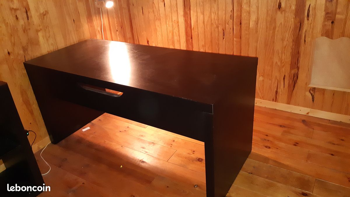 Bureau noir Ikea Malm (image 1)