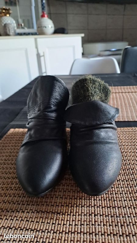 Va en paire de chaussures noires cuir taille 37 (image 1)