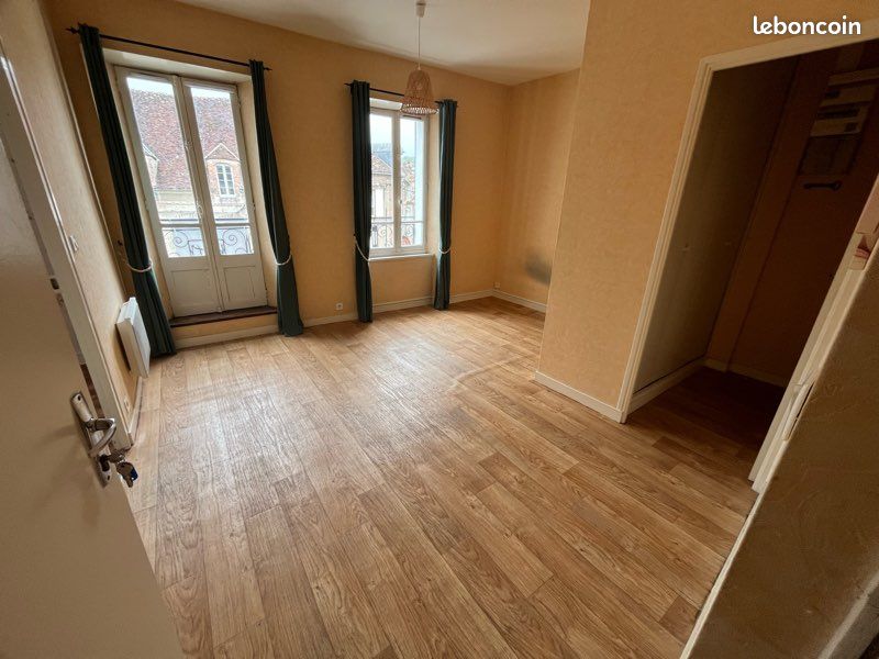 Appartement 1 pièce 28 m² · à Villeneuve-sur-Yonne · 28 m² · 390 €/mois