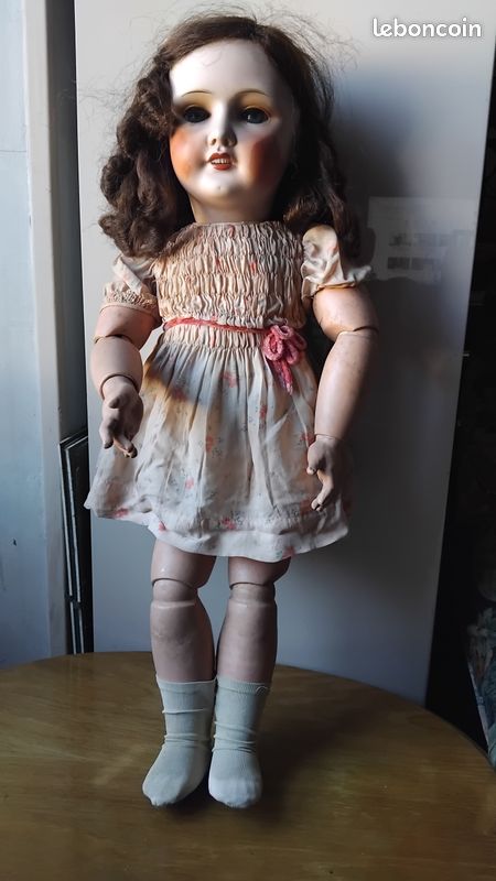 Ancienne poupée UNIS France Paris ventriloque