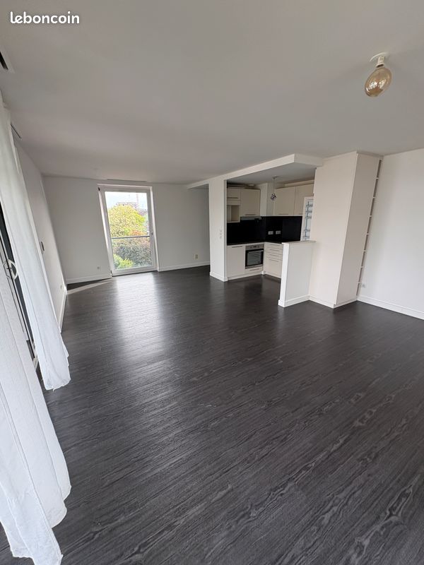 Appartement 3 pièces 80 m² · à Saint-Louis · 80 m² · 1 300 €/mois