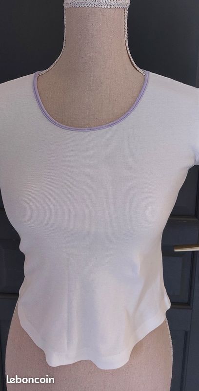 T-shirt fille en TBE - T. 10 ans (image 2)