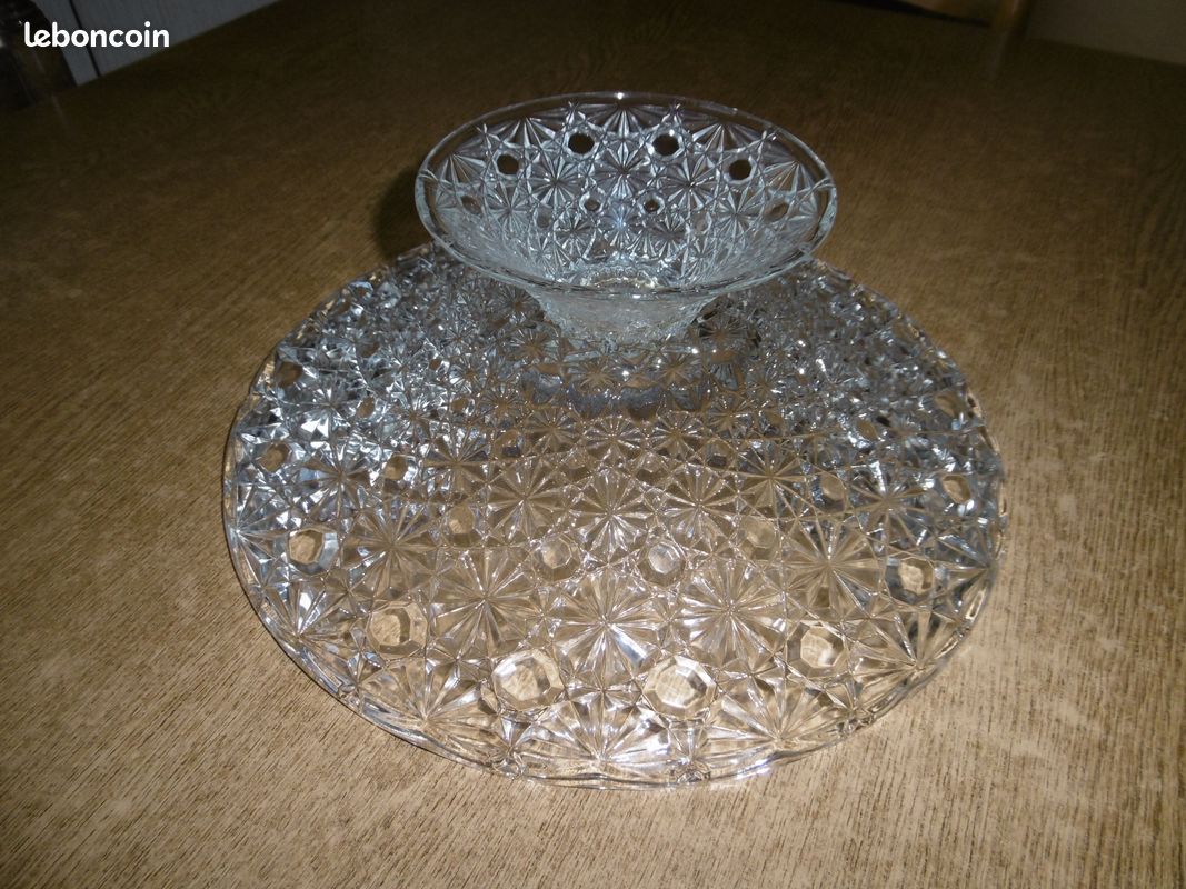 Coupe à fruits sur pied neuve en verre (image 3)