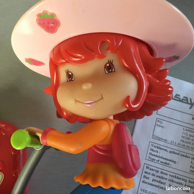 Patinette radio commandée Charlotte aux fraises (image 3)