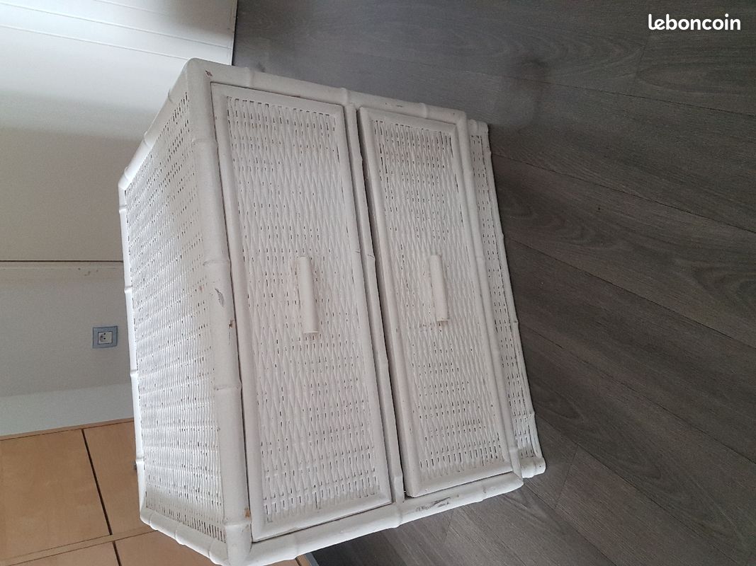 Commode (image 1)