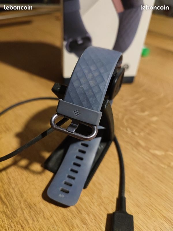 Montre connectée FITBIT CHARGE 3 TBE (image 5)